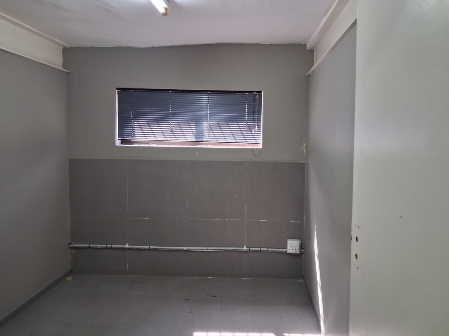 To Let Commercial Property for Rent in Quigney Eastern Cape